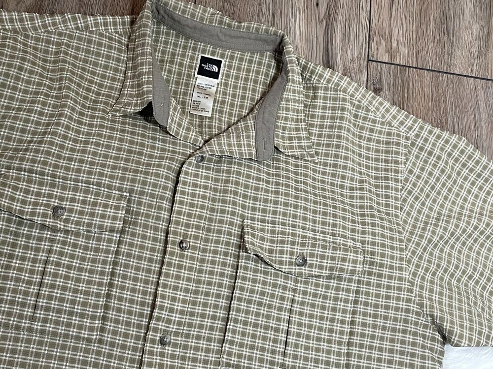 North Face Men's XL Button Down Short Sleeve Poly Nylon Textured Outdoor Shirt